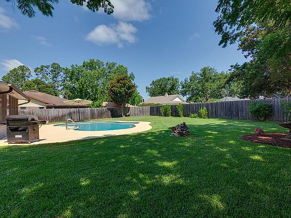 5th image of 8139 Chimney Oak Dr