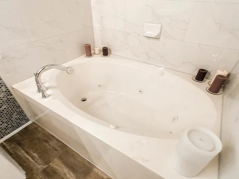 Floor Plan 7 Garden Tub | Apartments For Rent Conroe TX | The Towers Woodland Floor Plan 7 Garden Tub | Apartments For Rent Conroe TX | The Towers Woodland