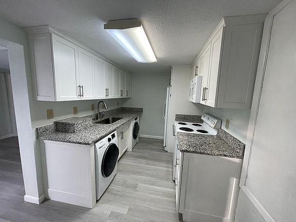 3rd image of 377 Palm Ln #A