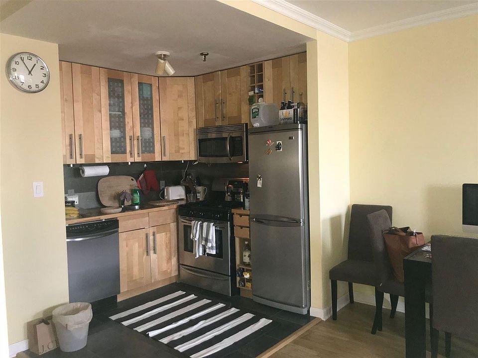 2nd image of 319 Barrow St #303