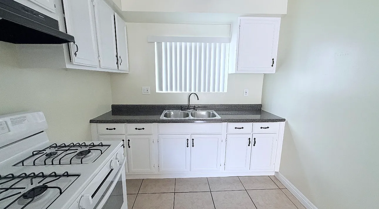 2 bed, $2,350 — Photo 2