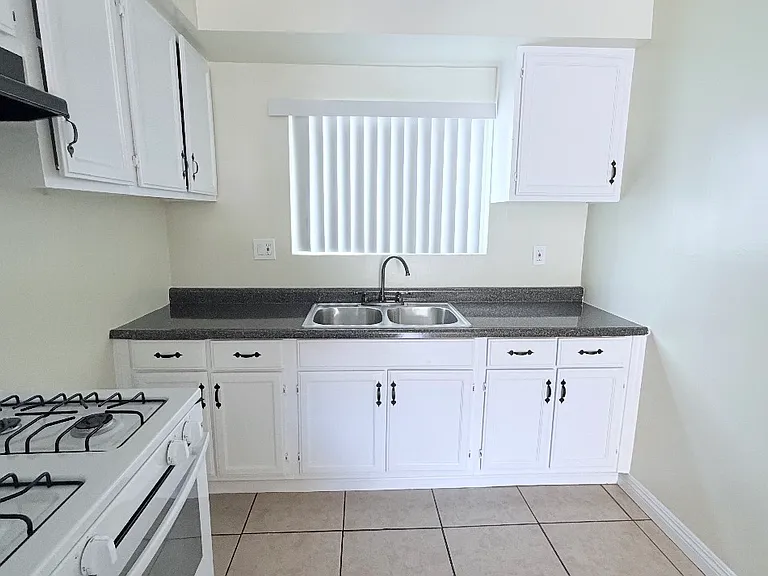 810 W Duarte Rd #127 — Photo 2
