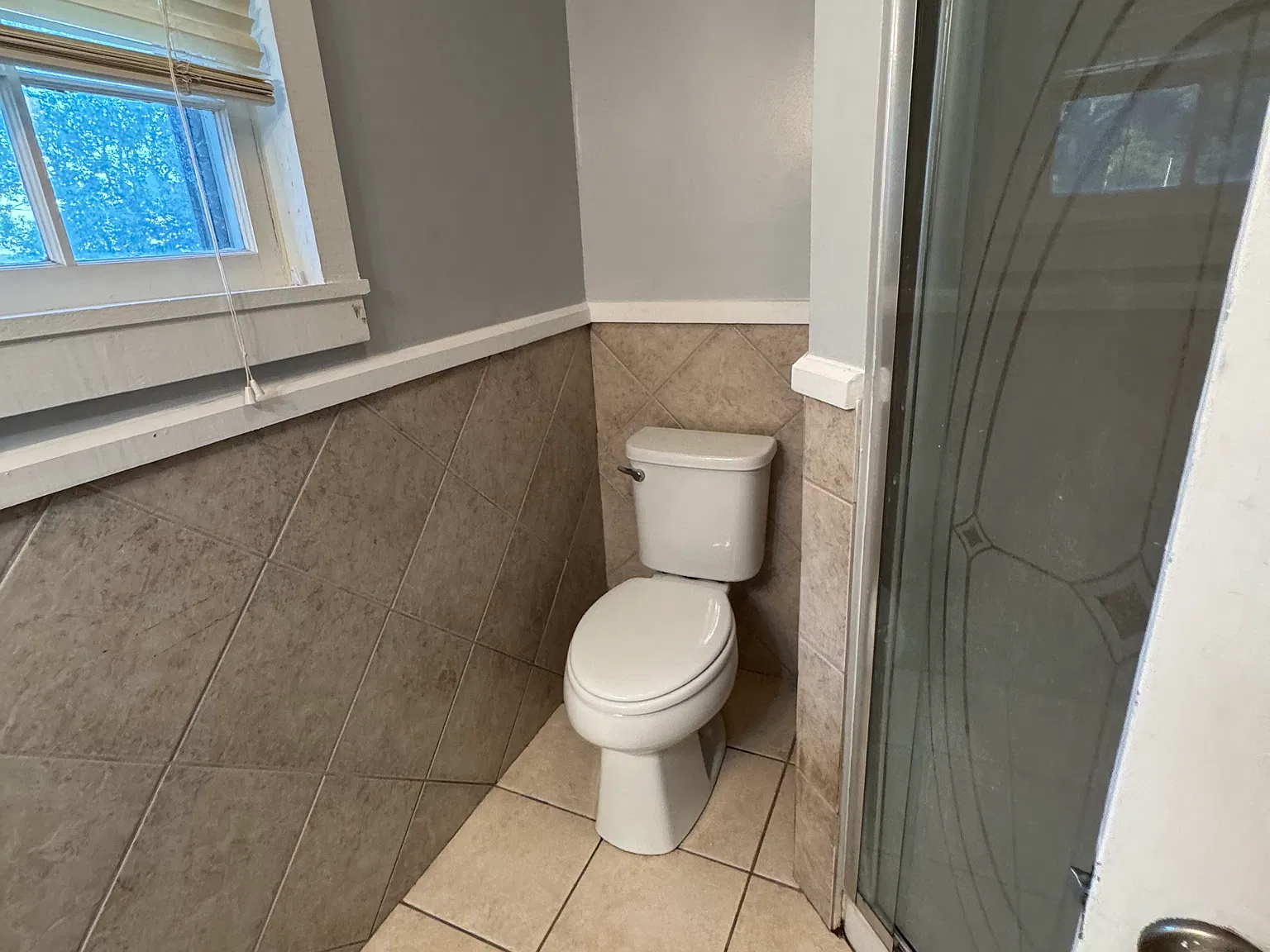 8 bed, 2364 sqft, $2,500 — Photo 4