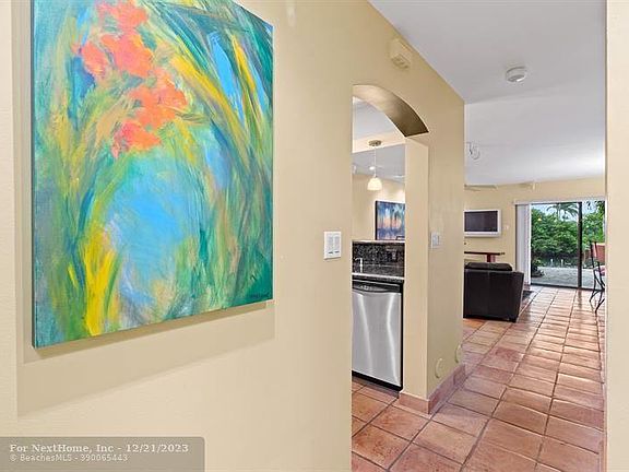 4th image of 512 NE 19th St #512