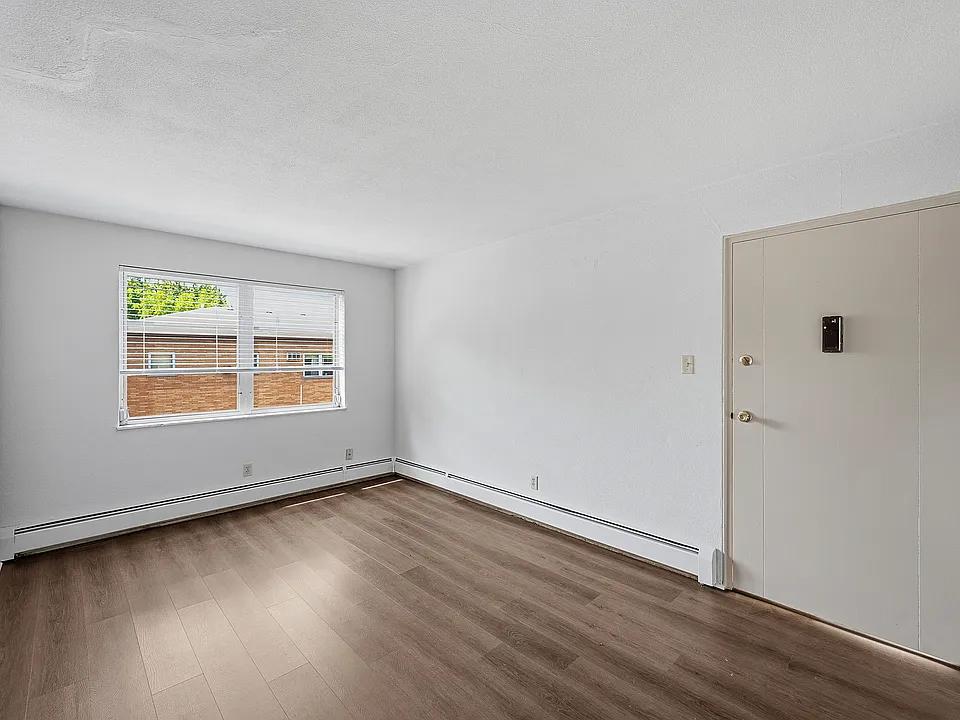3828 Washington Ave #11