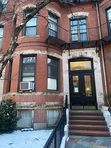 289 Newbury St Photo 1