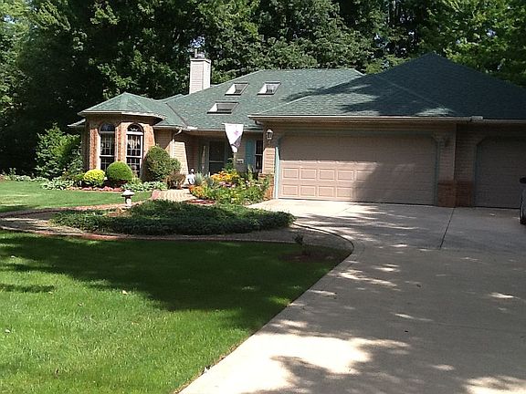 3- Car Garage