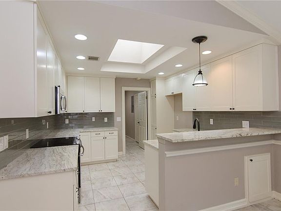 5th image of 402 Duck Lake Dr