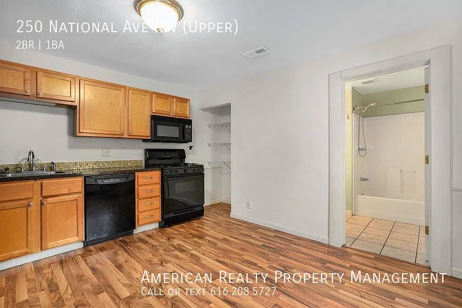 2 bed, 900 sqft, $1,400 — Photo 3