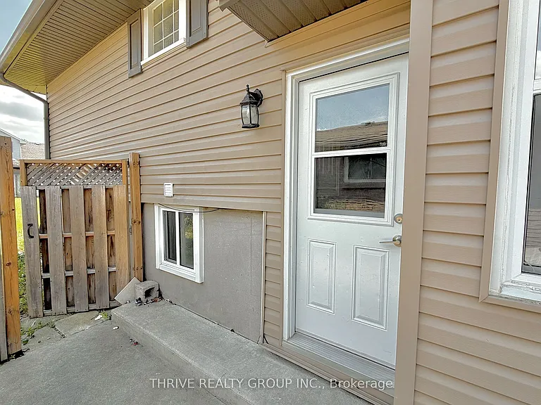 727 Millbank Dr #LOWER — Photo 3
