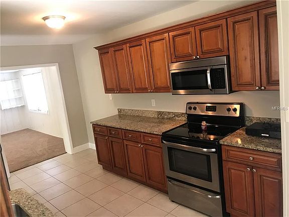 4th image of 2107 Oakland Dr