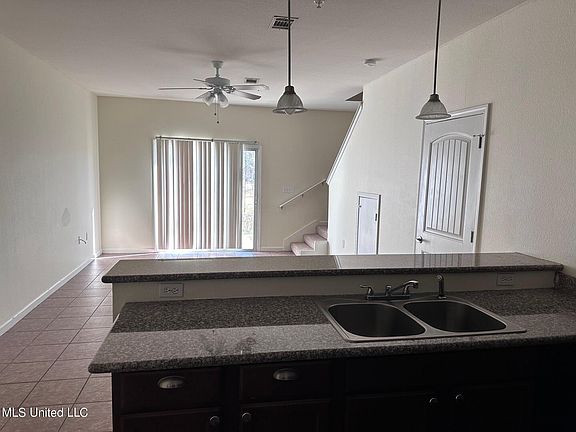 5th image of 612 Layton Dr