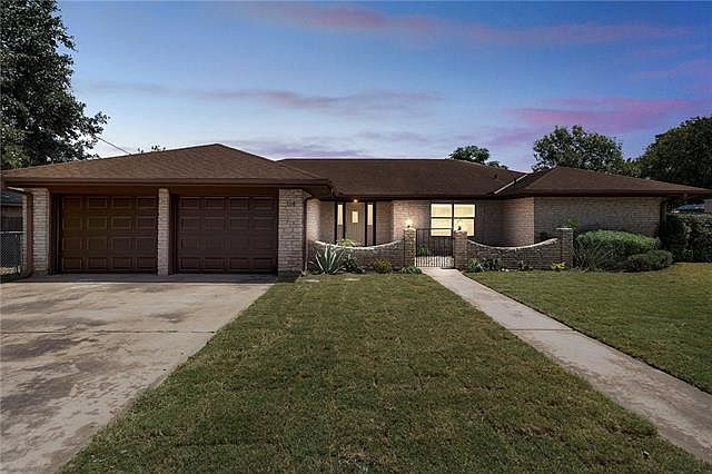 1st image of 114 Shady Oak Dr