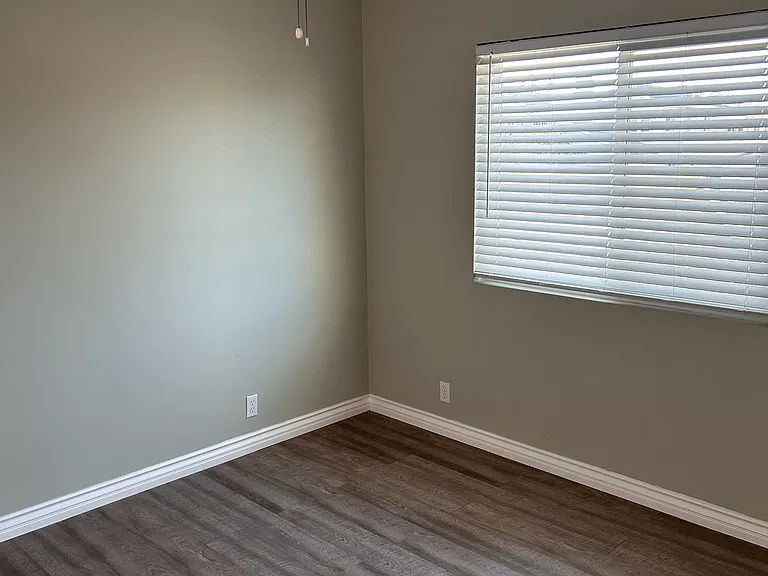 4948 Brighton Ave — Photo 11