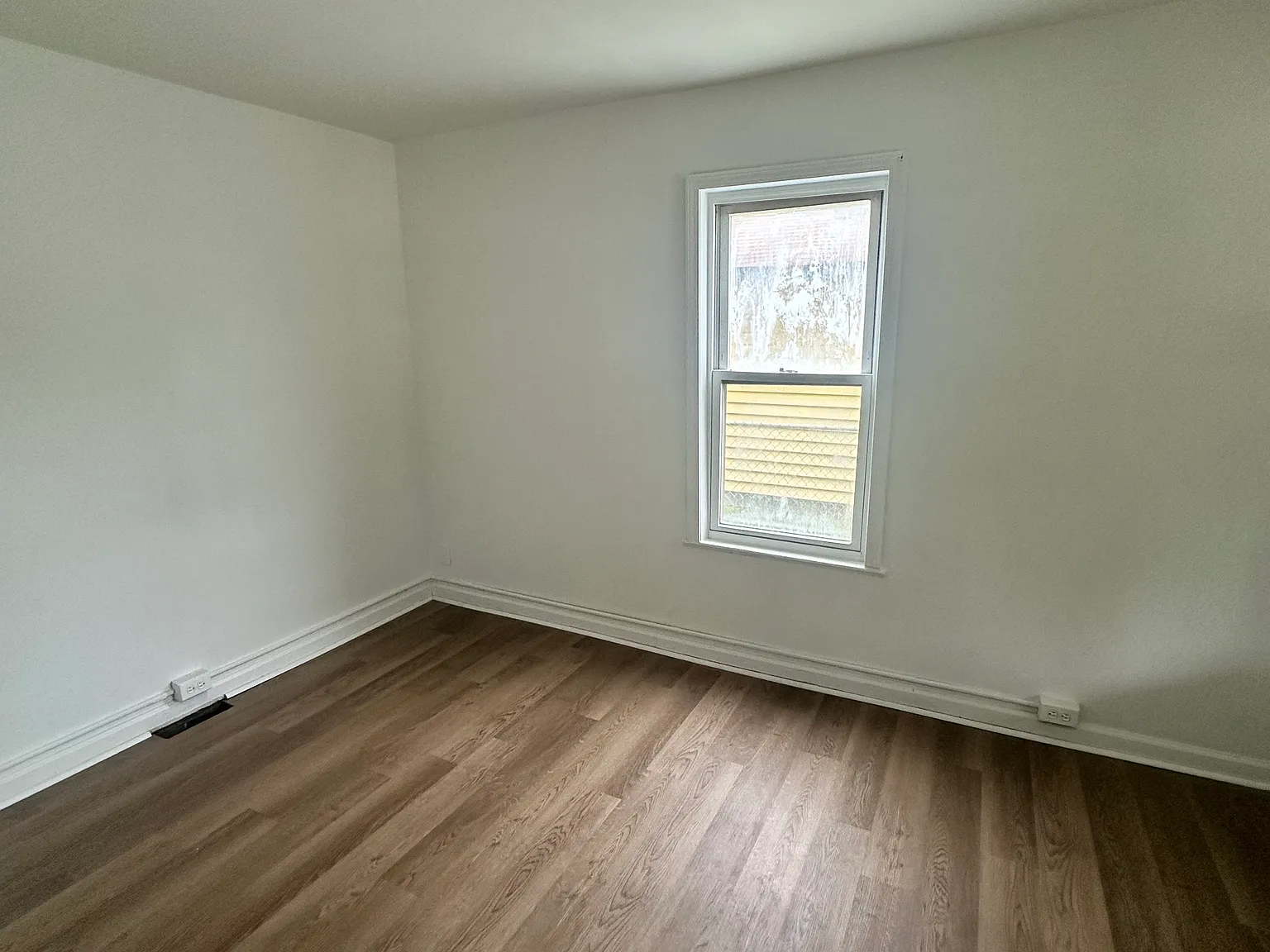 3 bed, 1152 sqft, $2,300 — Photo 4