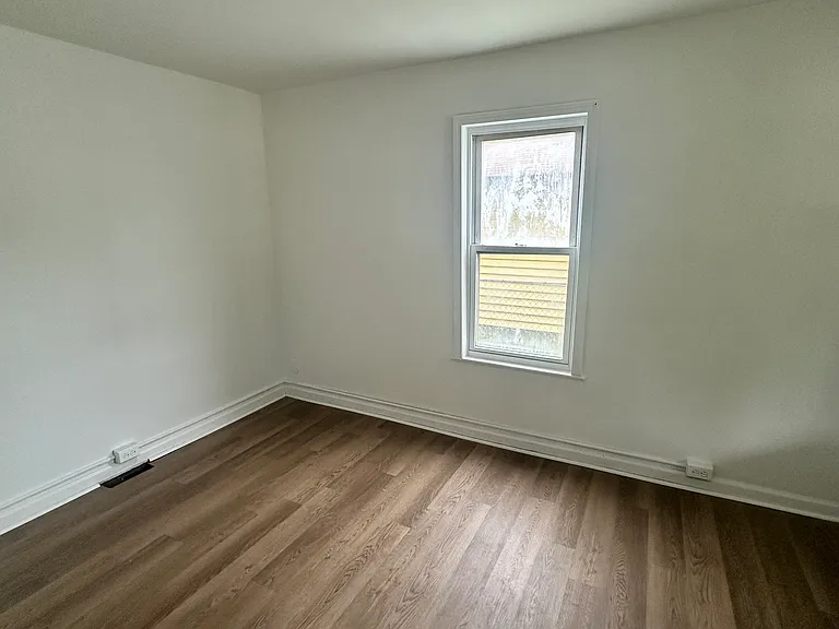 3239 Marne Ave — Photo 4