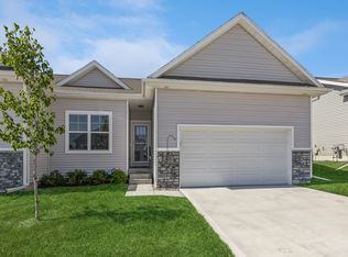 426 SE Willow Run Ln, Ankeny, IA 50021