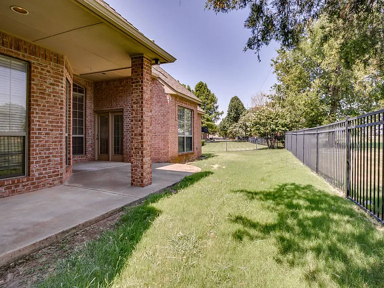 3341 Heritage Green Cir — Photo 63