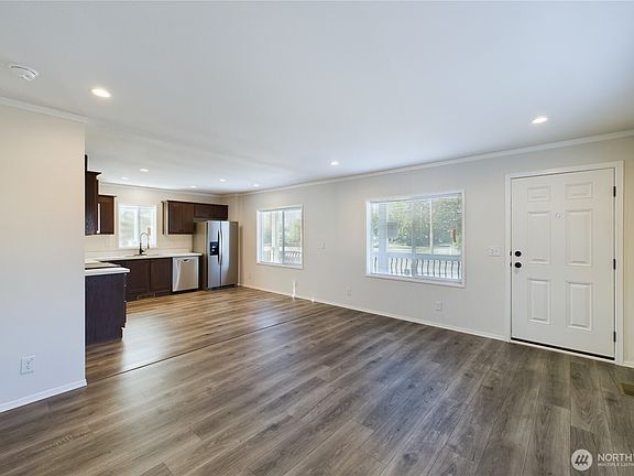 4th image of 602 N 2nd