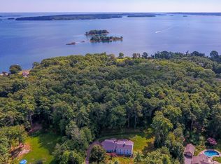 6 Landing Woods Ln, Falmouth, ME 04105