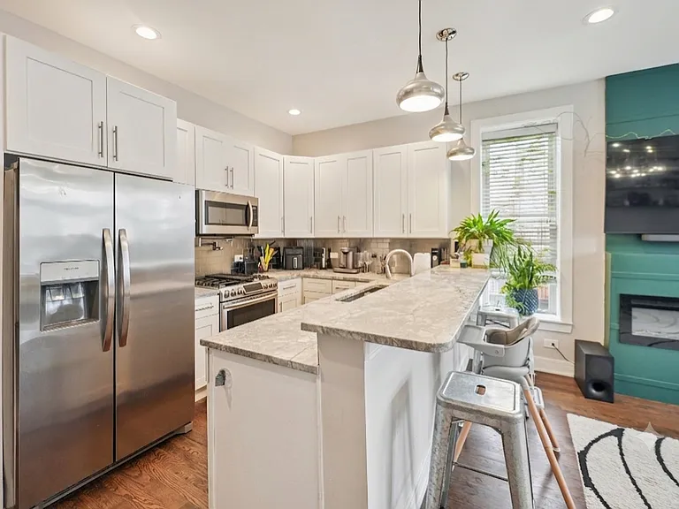 4345 S Langley Ave #1S — Photo 7