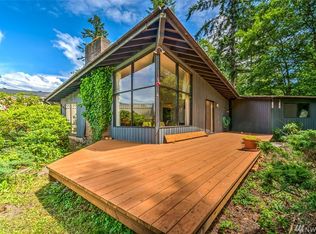 203 Edinburgh Dr, Camano Island, WA 98282