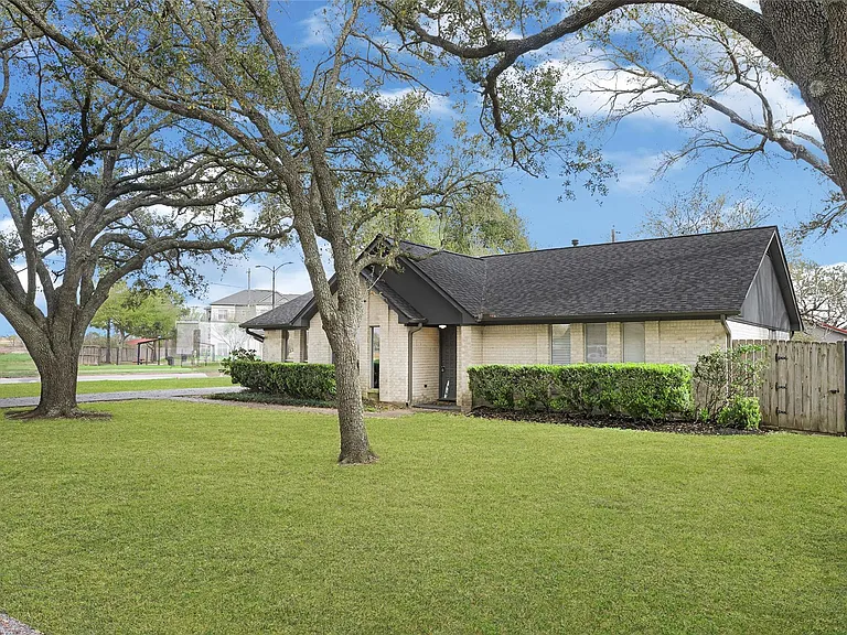 13003 Frank Ln — Photo 3