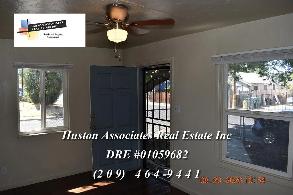 1702 Sunnyside, Stockton CA — Photo 2