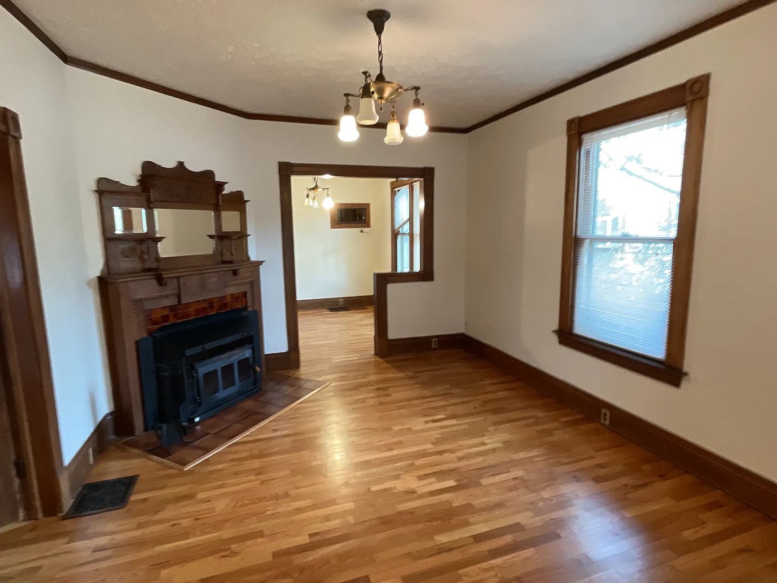 418 E Dale Street — Photo 2
