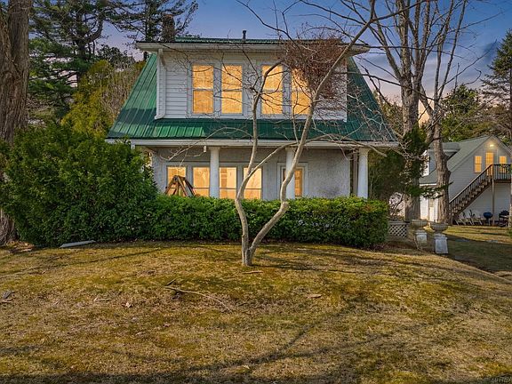 2nd image of 4055 Lakeshore Rd
