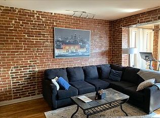200 E 43rd St APT 300, Kansas City, MO 64111