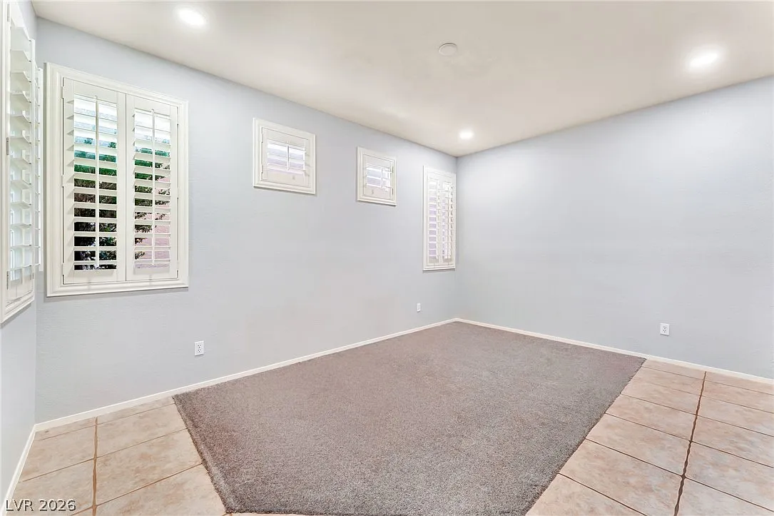 5 bed, 2.5 bath, 2756 sqft, $3,000 — Photo 3