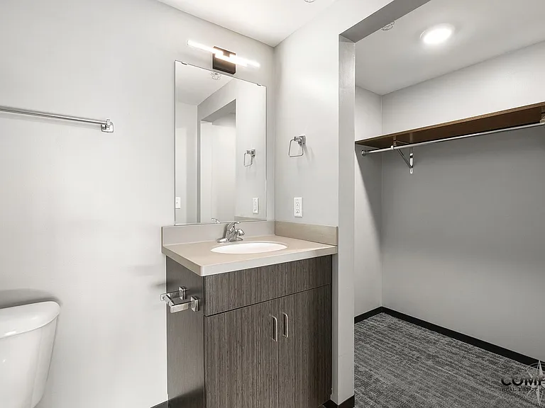 The Howard Apartments — Photo 39
