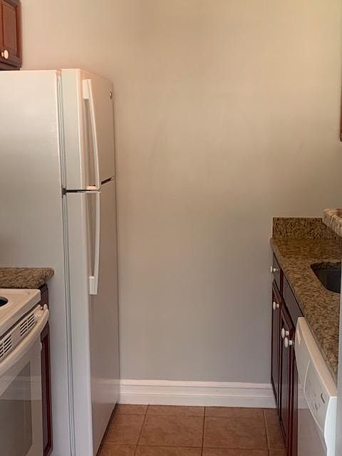 1st image of 1009 Hilldale Dr