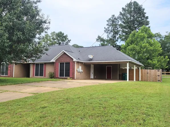 11 Running Bear Dr, Smiths Station, AL 36877