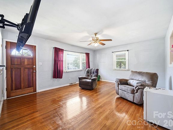 4th image of 207 Starview Ln