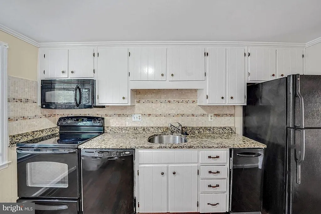 4 bed, $1,650 — Photo 4