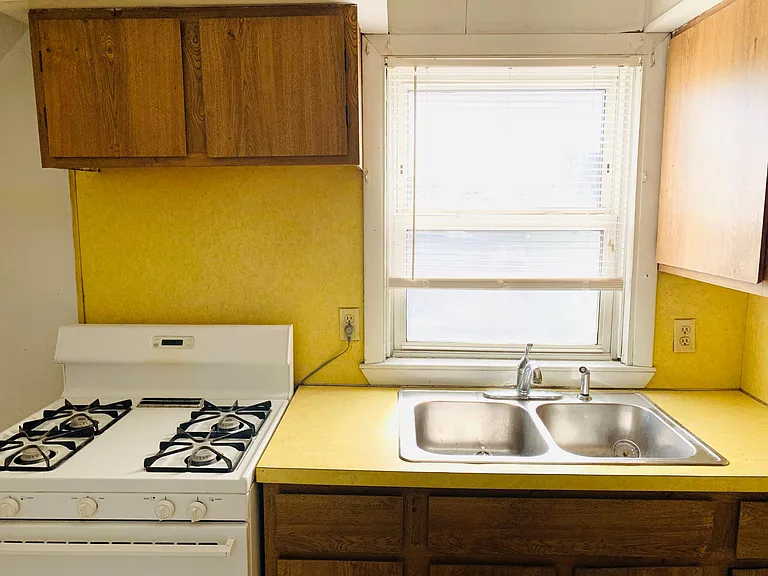 160 Penn St #3 — Photo 10