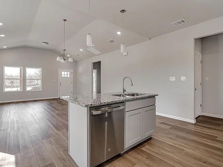 1649 E Terrell Ave — Photo 15