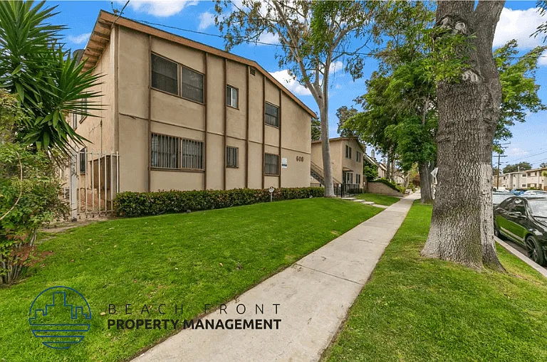608 W Hyde Park Blvd — Photo 7
