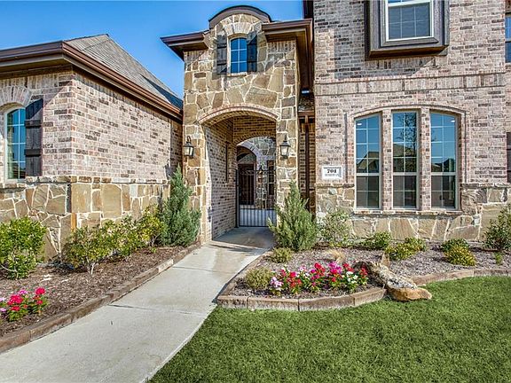 3rd image of 701 Sunbury Ln