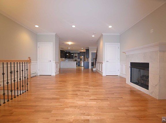 4th image of 253 Marion Ave