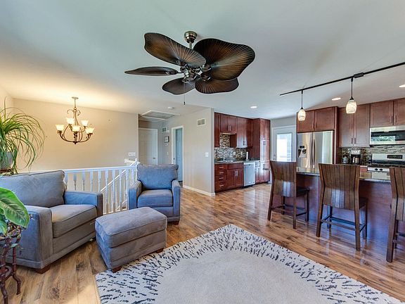 2nd image of 12048 Glengrove Dr