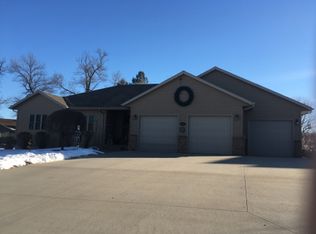 305 Mill Pond Rd, Rock Rapids, IA 51246