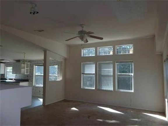 4th image of 401 Pearson St