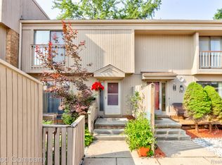 769 Oakbrook Rdg, Rochester Hills, MI 48307