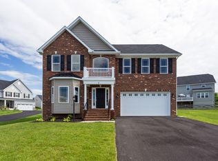6 Queensland Dr, Fredericksburg, VA 22405