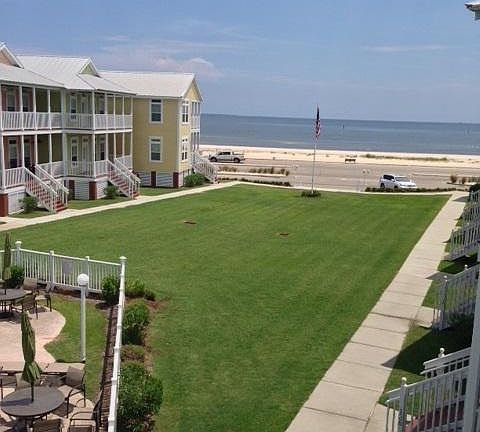 3rd image of 1515 E Beach Blvd
