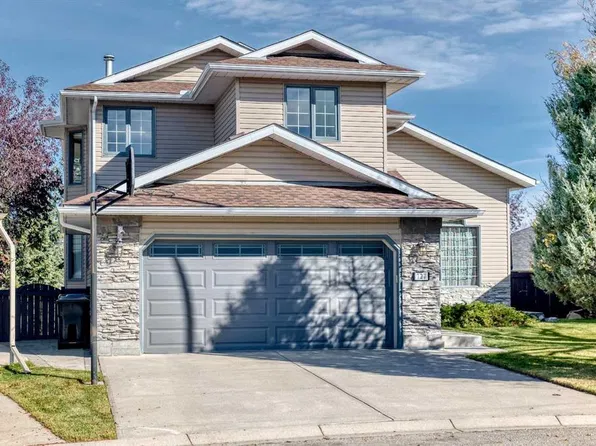 127 SW Edgebrook Cir NW, Calgary, AB T3A 5A4