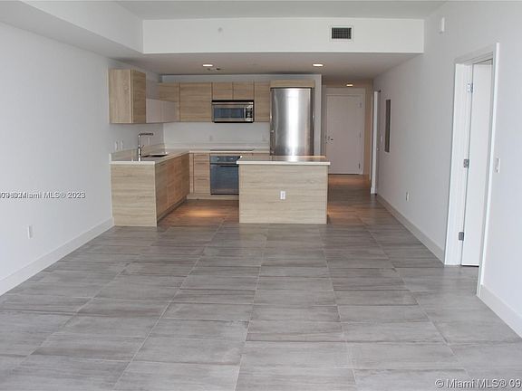 2nd image of 16385 Biscayne Blvd Unit 2004